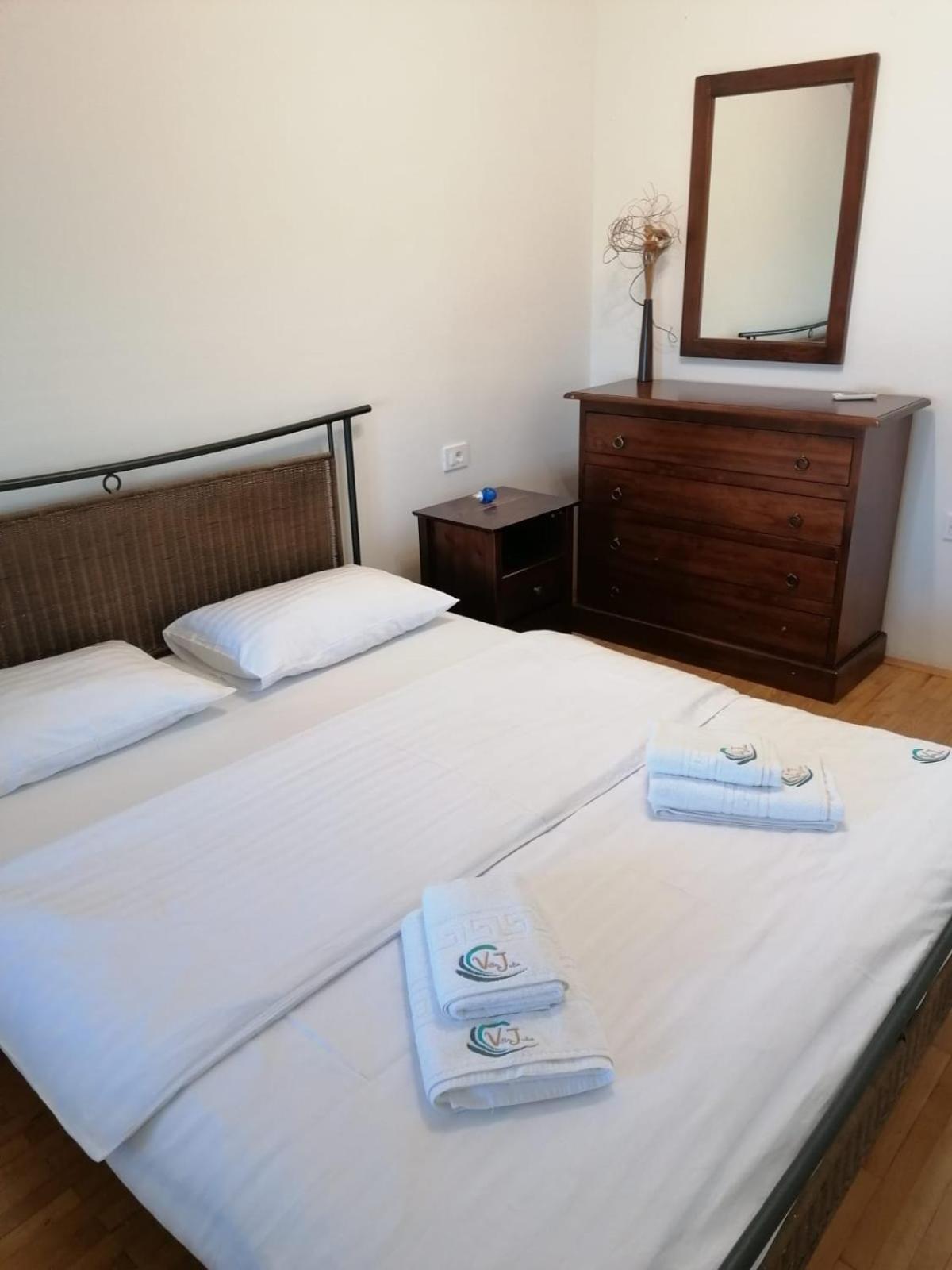 Apartments Villa Julia Trogir Bagian luar foto