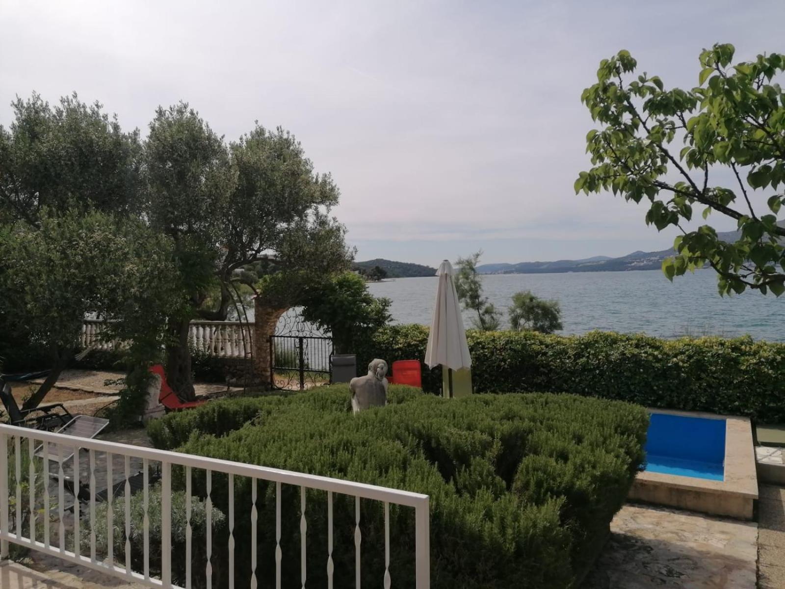 Apartments Villa Julia Trogir Bagian luar foto